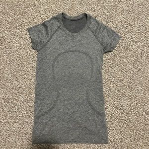 Lululemon Swiftly Tech Short Sleeve Size 4